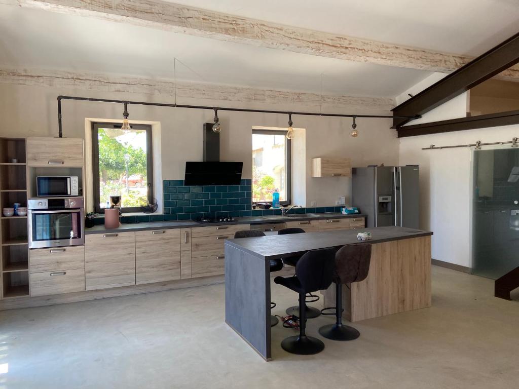 Spacious Holiday Home in Aigues vives with Private Pool 34210 Aigues-Vives