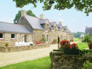 Spacious Holiday Home in Ass rac with a Fenced Pond