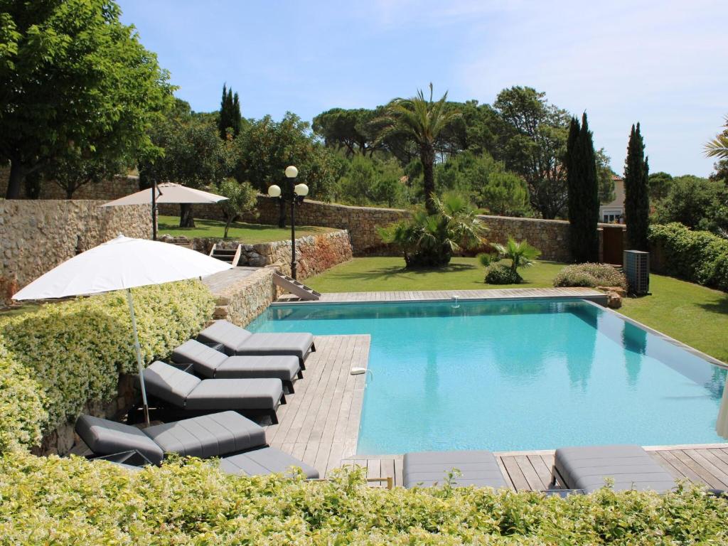Spacious holiday home in Bagnols en For t with pool , 83600 Bagnols-en-Forêt