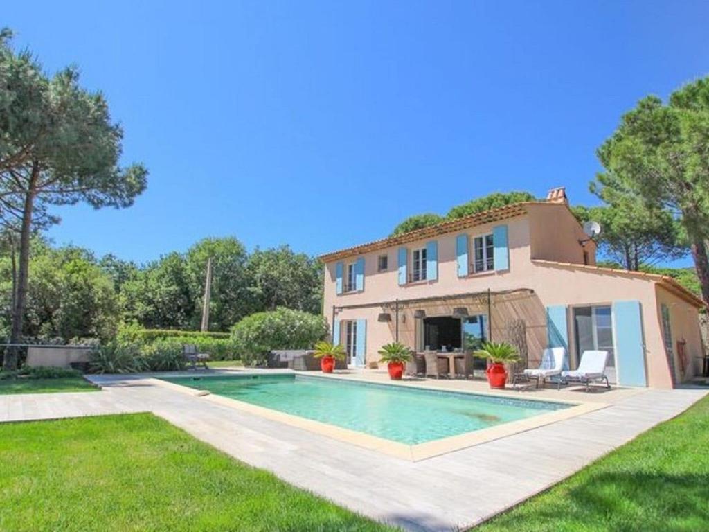 Maison de vacances Spacious holiday home in Grimaud with large garden  83310 Grimaud