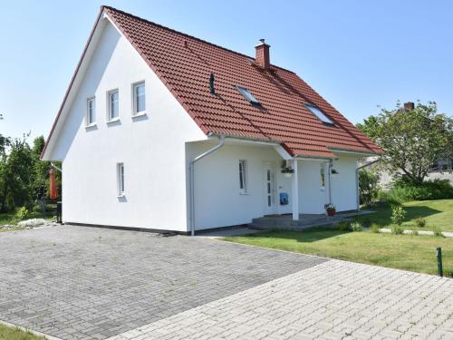 Spacious Holiday Home in Hornstorf with Trampoline