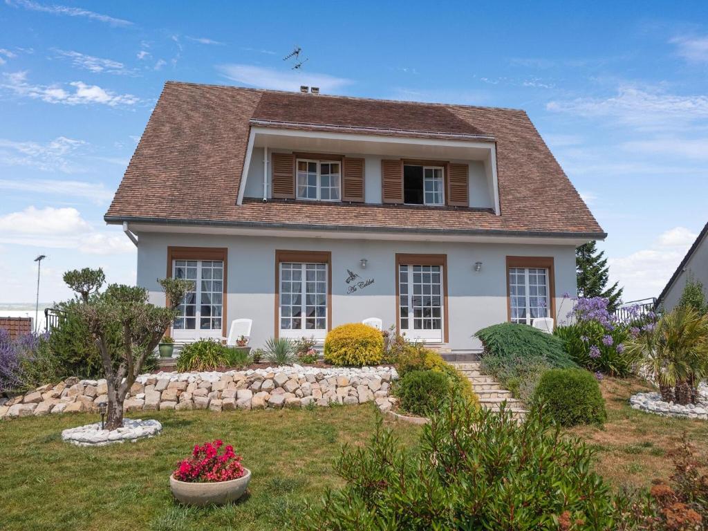 Maison de vacances Spacious holiday home in Isigny-sur-Mer with garden  14230 Isigny-sur-Mer