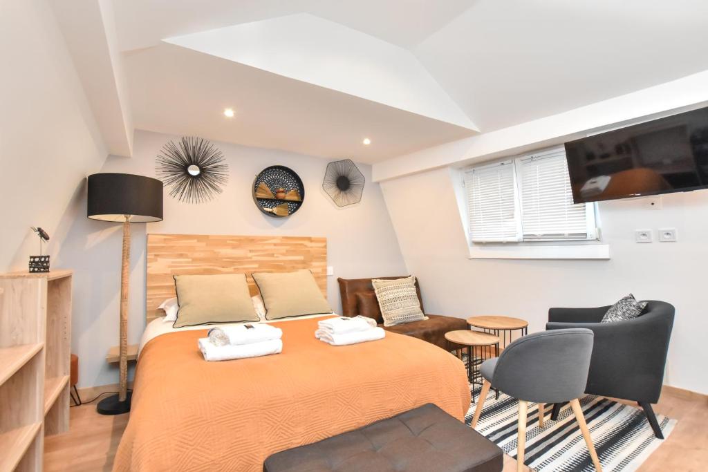 Spacious holiday home in Isigny-sur-Mer with garden