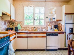 Spacious holiday home in Isigny-sur-Mer with garden