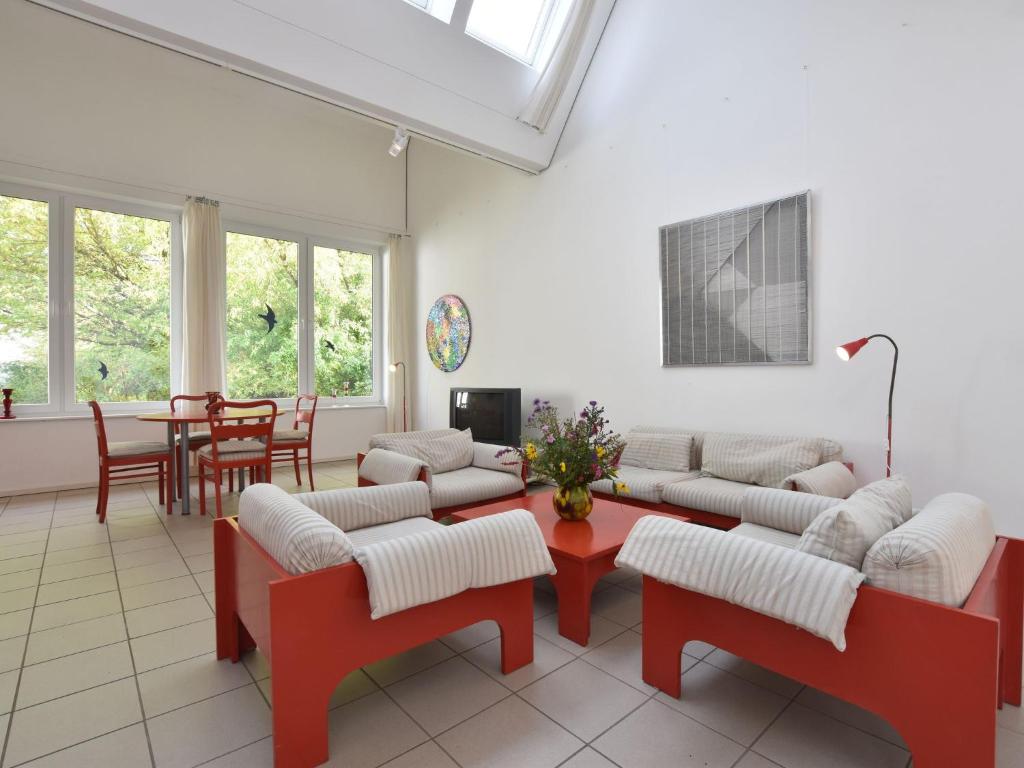 Spacious Holiday Home in K hlungsborn with Garden , 18225 Kühlungsborn