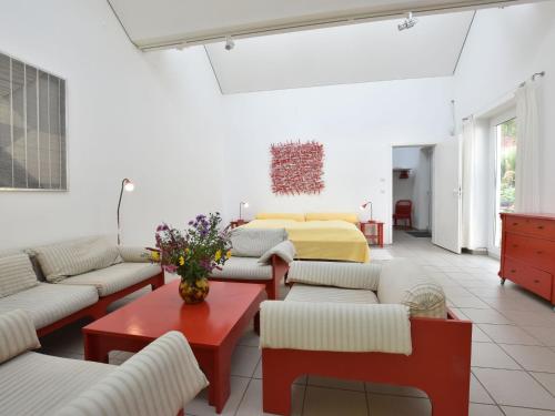 Spacious Holiday Home in K hlungsborn with Garden