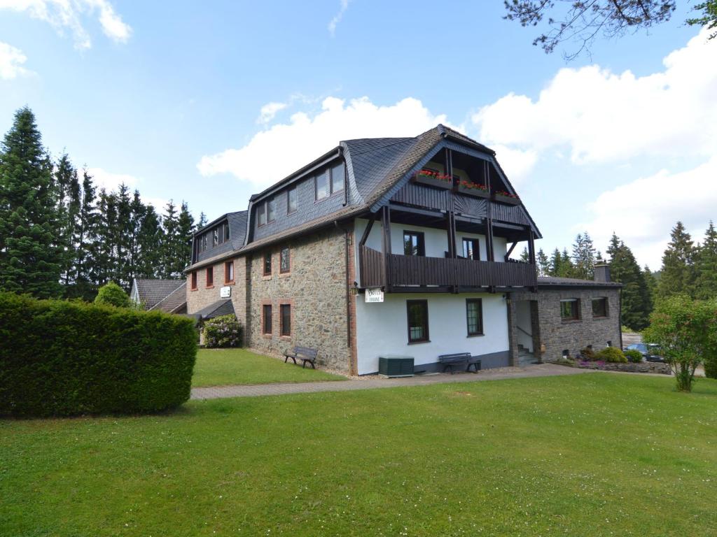 Spacious Holiday Home in Kalterherberg with Sauna and Garden , 52156 Alzen