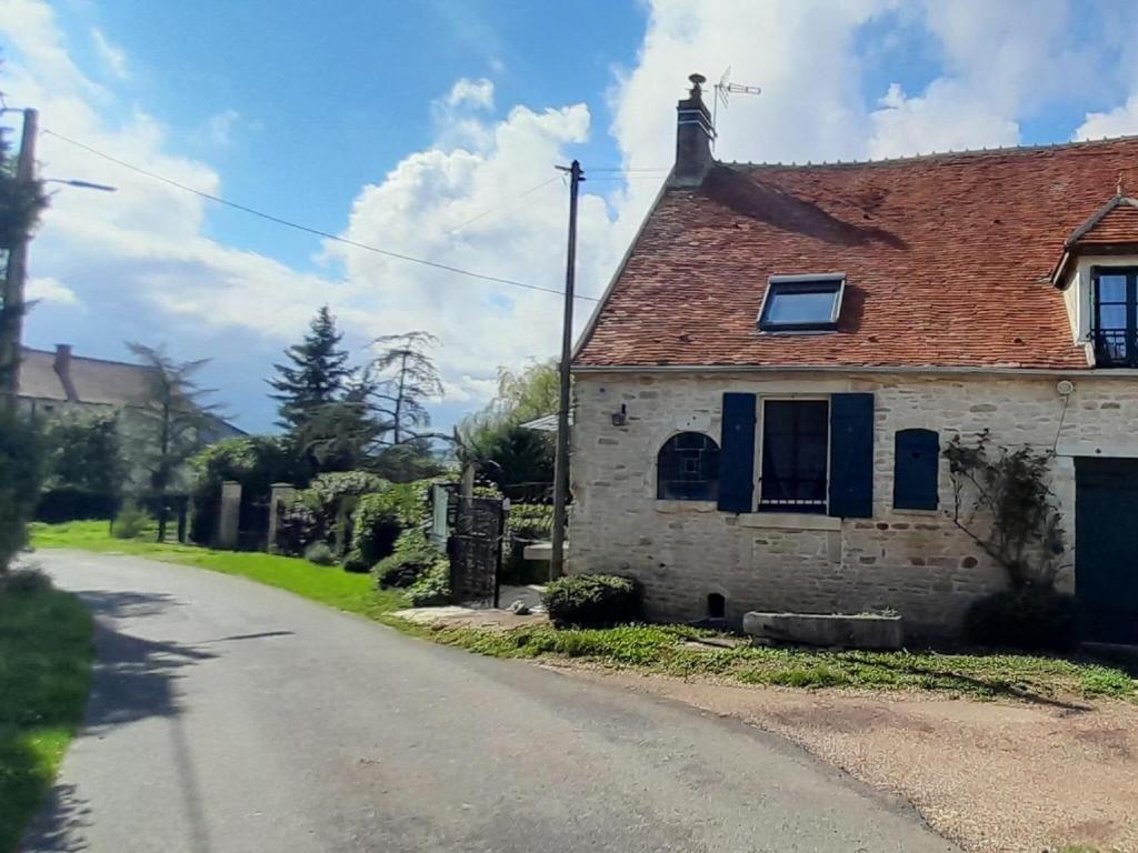 Spacious holiday home in Ni vre with a garden , 58460 Breugnon