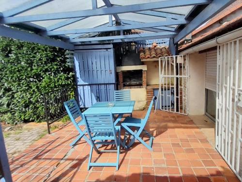 Spacious holiday home in Ni vre with a garden