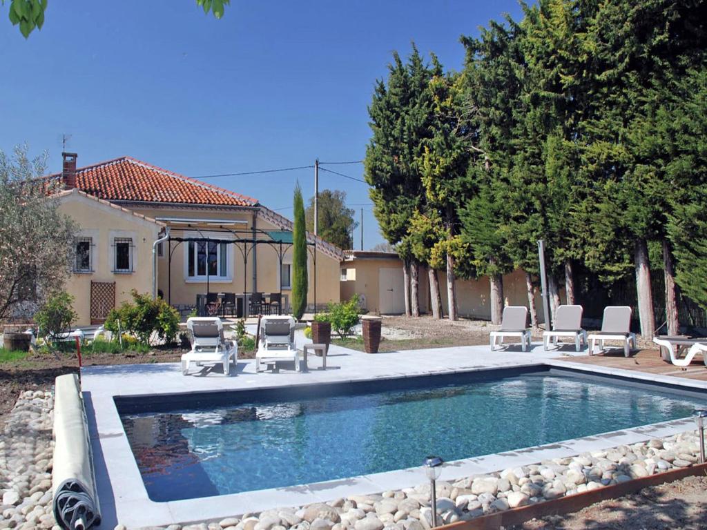 Maison de vacances Spacious Holiday Home in Provence with Private Pool  84800 LʼIsle-sur-la-Sorgue