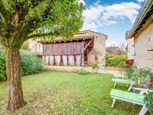 Spacious Holiday Home in Saint Martin le Redon with Garden