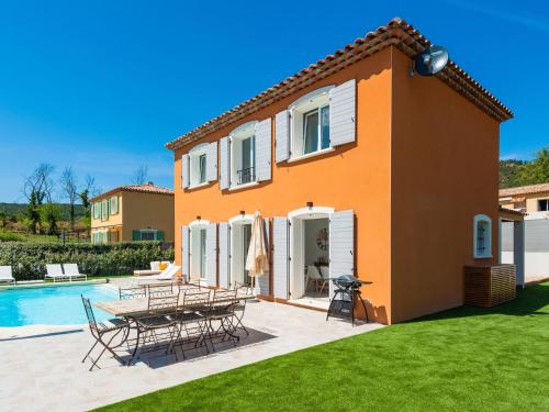 Spacious holiday home in Salernes with private pool