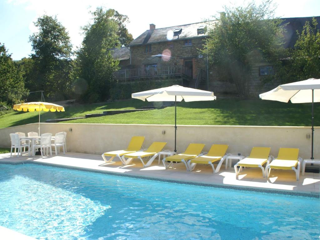 Maison de vacances Spacious Holiday Home in Sussac with Pool  87130 Châteauneuf-la-Forêt