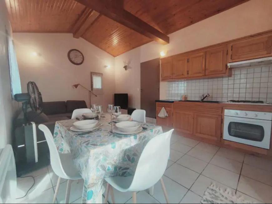 Spacious Holiday Home in Sussac with Pool 87130 Châteauneuf-la-Forêt