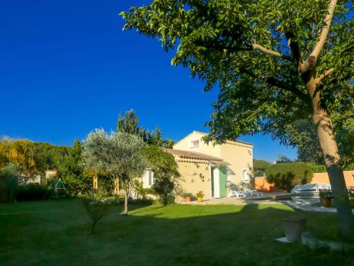 Spacious Holiday Home in Vaison la Romaine with Garden