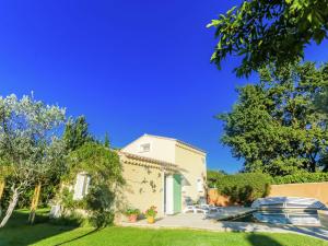 Spacious Holiday Home in Vaison la Romaine with Garden