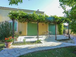 Spacious Holiday Home in Vaison la Romaine with Garden