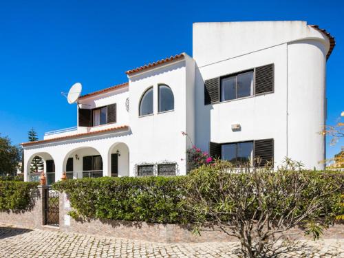 Spacious Holiday Home in Vilamoura with Private Pool
