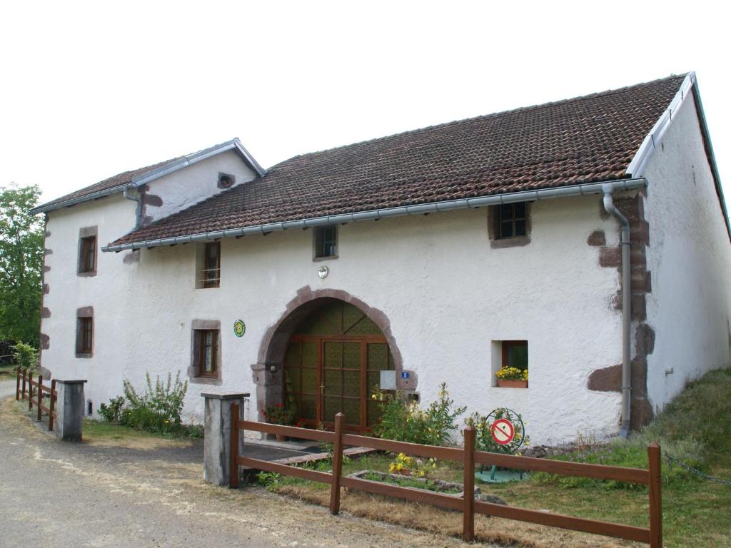 Maison de vacances Spacious Holiday Home near Forest in Esmouli res  70310 Esmoulières