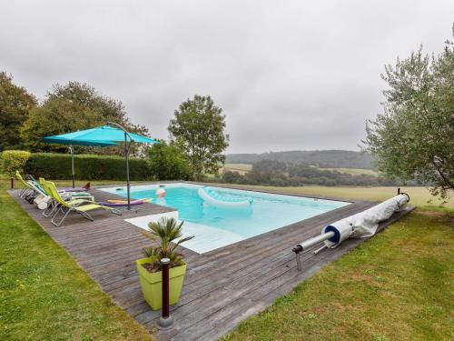Spacious Holiday Home With Garden in Querrien France