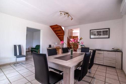 Spacious House In The Country With Pool & Wifi