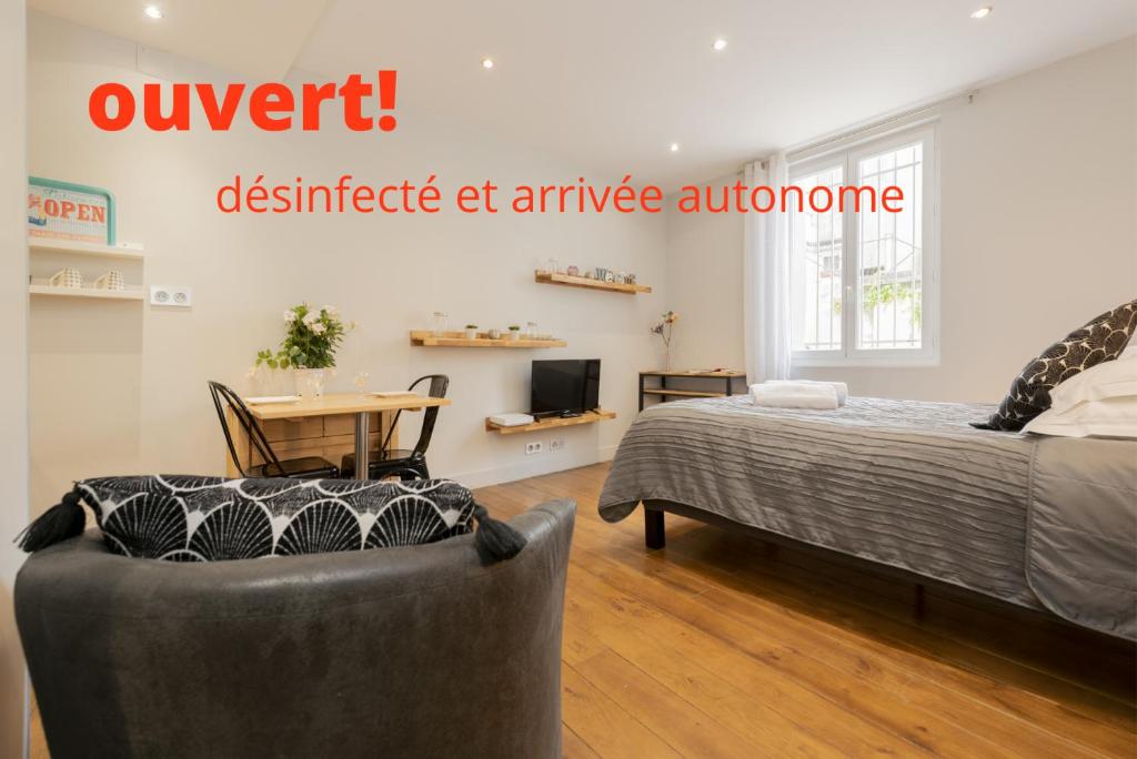 Spacious house on a hill with views and shared pool 19130 Saint-Bonnet-la-Rivière