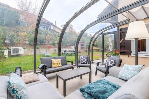 Spacious house with furnished terrace garage near the Lake