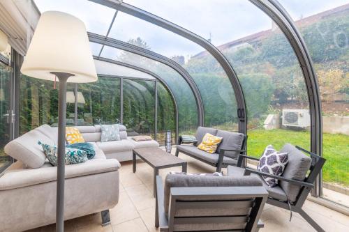 Spacious house with furnished terrace garage near the Lake