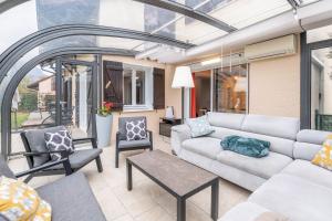 Spacious house with furnished terrace garage near the Lake