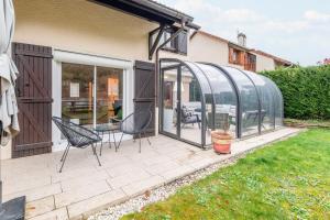Spacious house with furnished terrace garage near the Lake