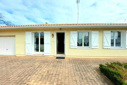 Spacious House With Garden Near The Beach