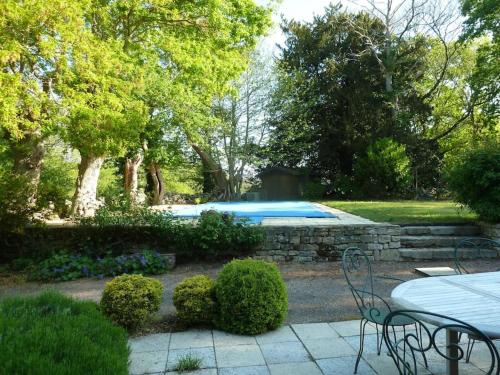 Spacious Longere,heated swimming pool, idyllic setting, Southern Brittany, FR