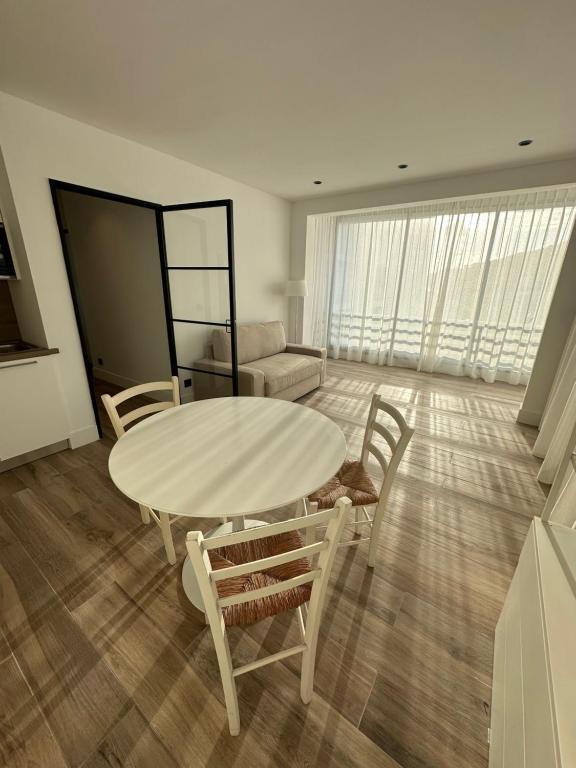 Spacious Mansion in Vinzelles with Swimming Pool 71680 Chaintré