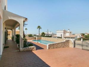 Maison de vacances Spacious modern Villa with pool in quiet residential area near Guia  8200-289 Guia Algarve