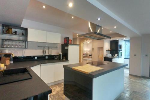 Spacious nest with pool near Avignon