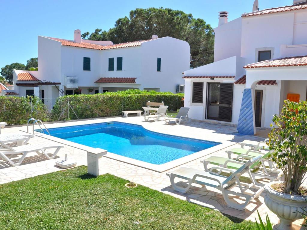 Spacious villa in the typical Portuguese style with private swimming pool near Vilamoura , ,8125-480 Vilamoura
