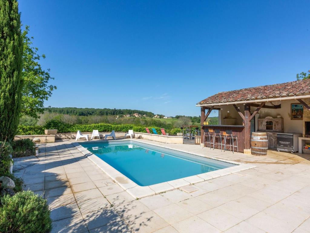 Splendid Holiday Home in D gagnac with heated Swimming Pool and jacuzzi , 46340 Dégagnac