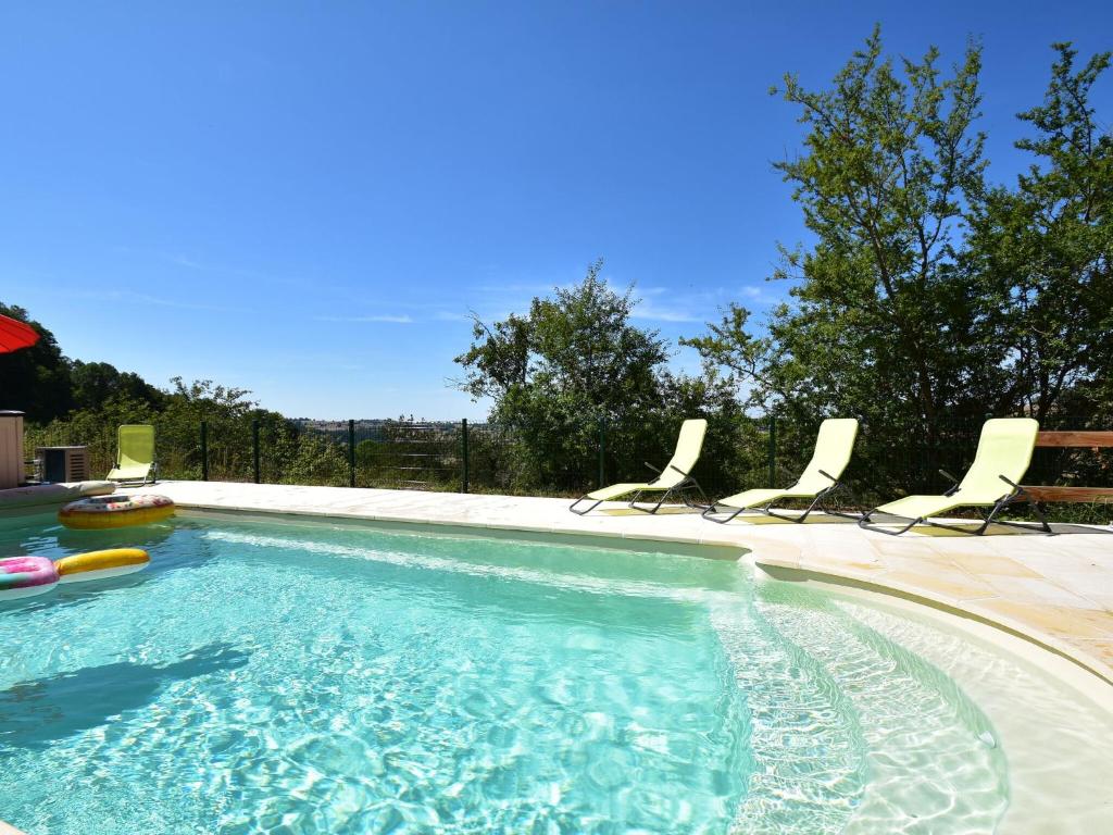 Maison de vacances Splendid Mansion in Cuzy with Swimming Pool  71320 Cuzy