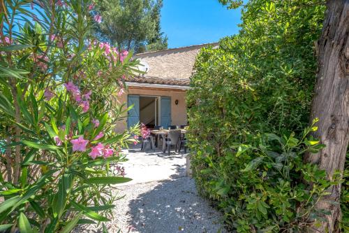 Splendid typical house with pool and large garden in St Tropez - Welkeys