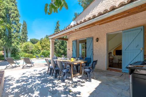 Splendid typical house with pool and large garden in St Tropez - Welkeys