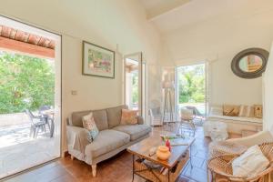 Splendid typical house with pool and large garden in St Tropez - Welkeys