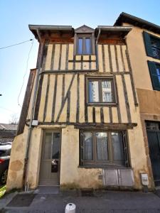 Maison de vacances Splendide Maison 5 chambres ! Quartier Historique 3 Place Sainte Félicite 87000 Limoges Limousin