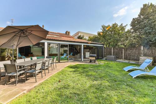 Splendide maison de 330m avec piscine interieure