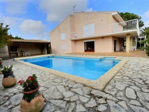 Maison de vacances Splendide maison pour 10 personnes avec pisicne privée et grands espaces route de narbonne, 2779 34500 Béziers Languedoc-Roussillon