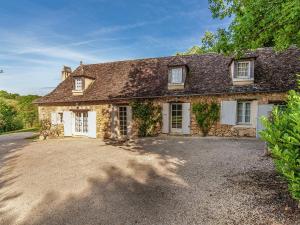 Sprawling Mansion in Aquitaine with Swimming Pool