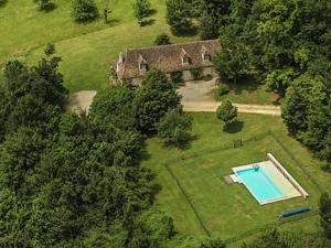 Sprawling Mansion in Aquitaine with Swimming Pool