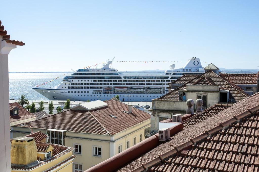 Maison de vacances Stay local in Alfama! Deolinda central Home, amazing view Beco da Lapa 42 1100-305 Lisbonne