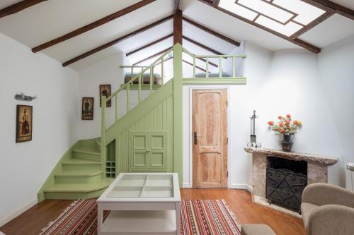 Stone-and-Style Guesthouse with shared heated Pool