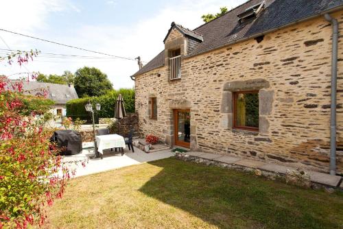 Stone cottage with modern cosy interior near to Josselin Perfect retreat for Writers or Star Gazers