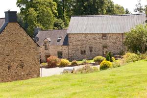 Stone cottage with modern cosy interior near to Josselin Perfect retreat for Writers or Star Gazers